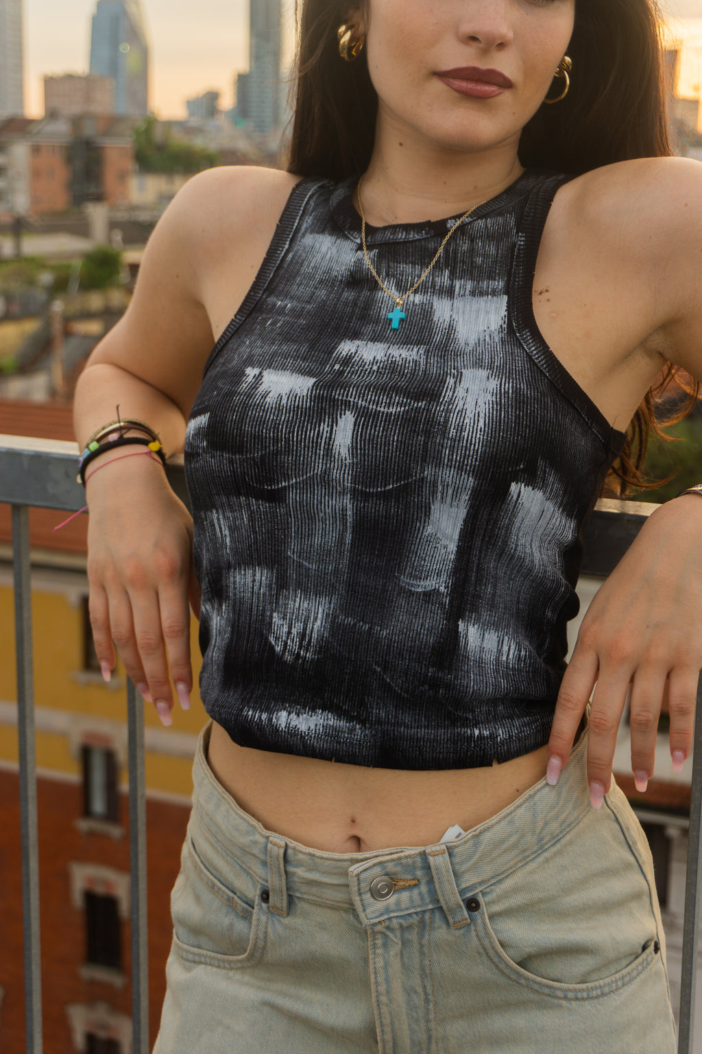 BLACK TANK TOP