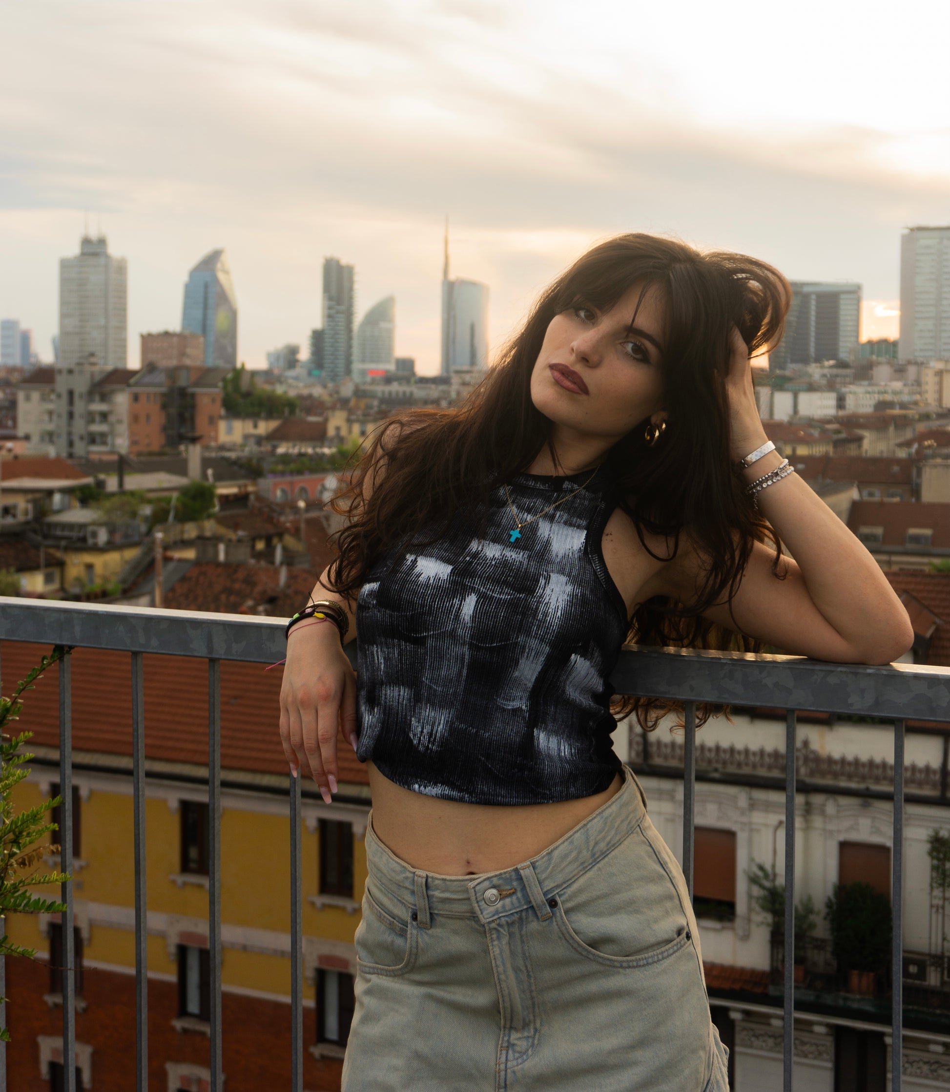BLACK TANK TOP